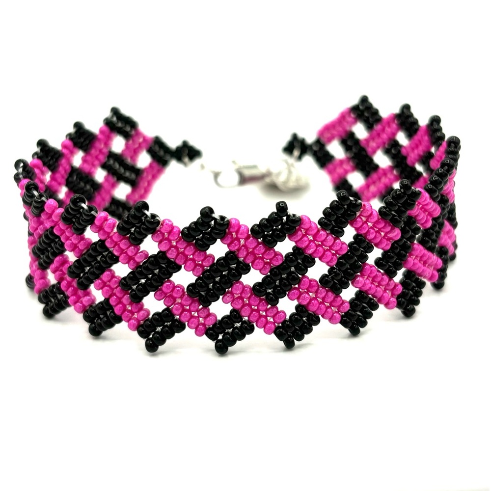 Hand Crafted Basket Weave Beaded Bracelet Fuchsia and Black - Picture 4 of 10